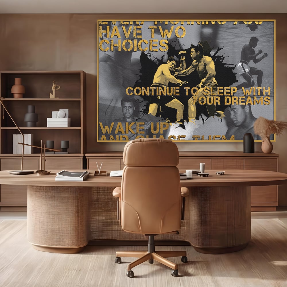 Tablou canvas cu tablou canvas motivational cu muhammad ali, in rama de aluminiu auriu, pe perete intr-un birou